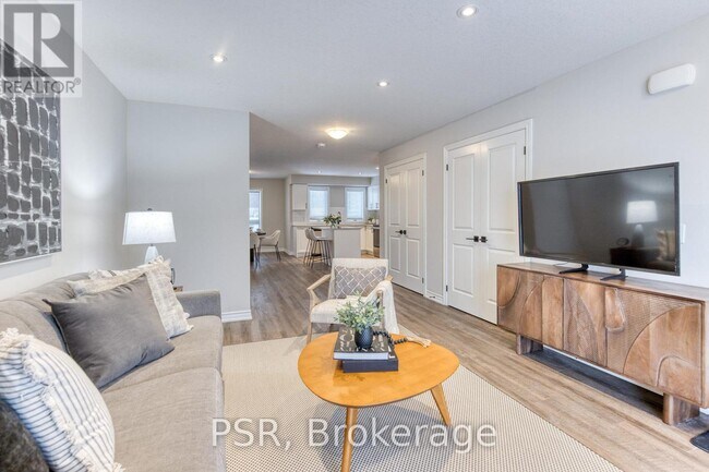 Photo du bâtiment - 235 Chapel Hill Dr