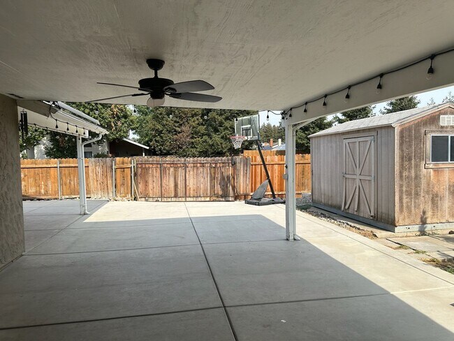 Foto del edificio - 5217 W Howard Ct