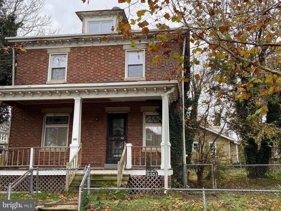 Primary Photo - 2351 Q St SE