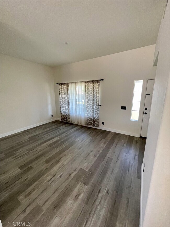 Foto del edificio - 1388 Sutherland Dr