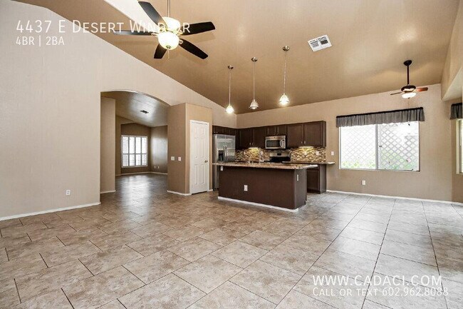 Foto del edificio - 4437 E Desert Wind Dr.