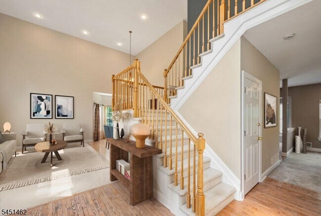 Foto del edificio - 23 Hill Hollow Rd
