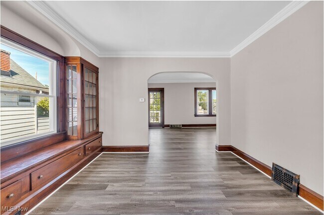 Foto del edificio - 10602 Langton Ave