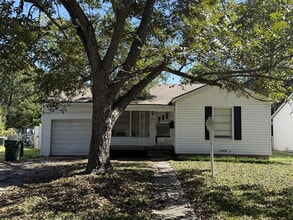 Building Photo - 3920 Maple Ave