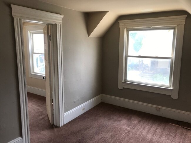 Building Photo - 4026 Clybourne Ave
