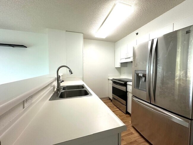 Foto del edificio - 1 BEDROOM, 1 BATHROOM, 2 PARKING (COUNTRY ...