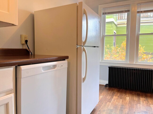 Building Photo - 234 Crescent Ave