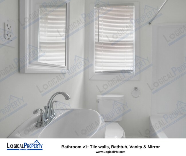 Foto del edificio - 2 Bed/ 1 Bath Triplex w/ Stove, Fridge, Mi...