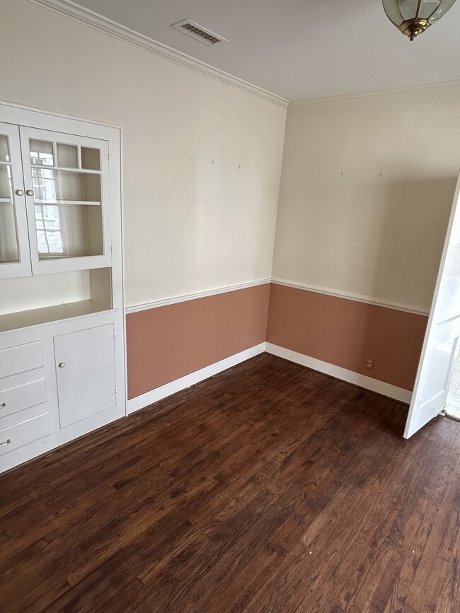 Building Photo - 715 Boulevard St