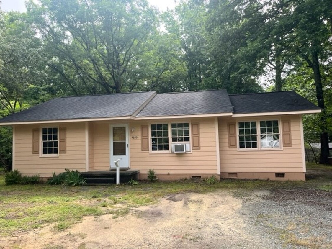 Primary Photo - 3 bedroom 2 bath house!