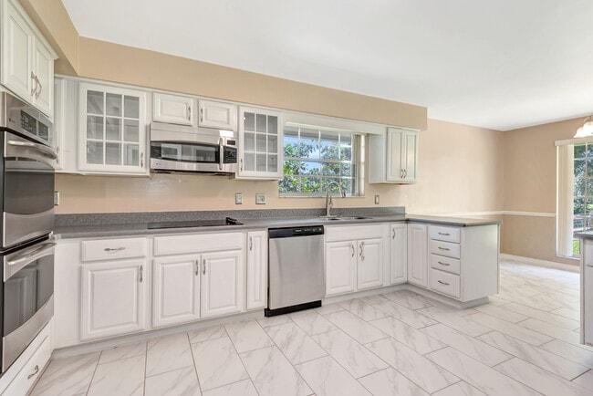 Building Photo - 119 Rio Pinar Dr