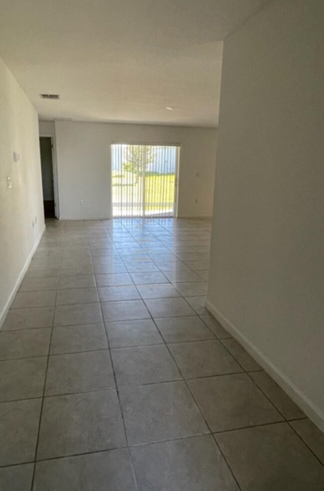 Foto del edificio - 1469 Lucerne Loop Road NE