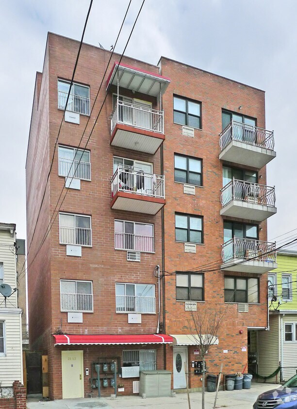 Primary Photo - 31-13 137th St