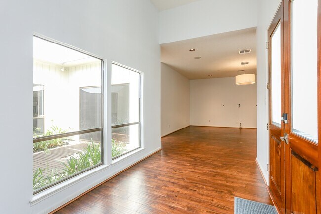 Building Photo - 13102 Wickersham Ln
