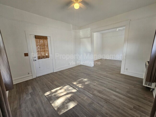 Foto del edificio - 127 S B St