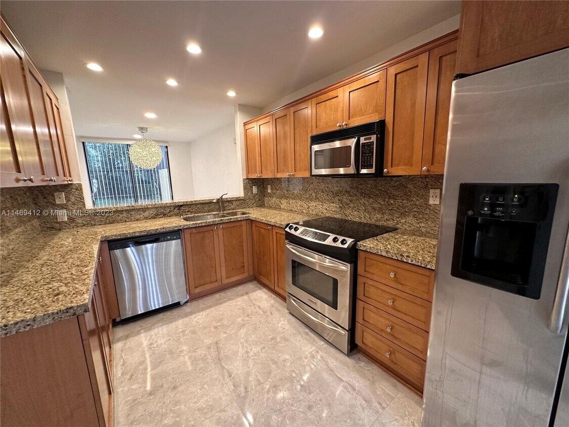 10097 Costa del Sol Blvd Doral, FL 33178 Alquileres en Doral, FL