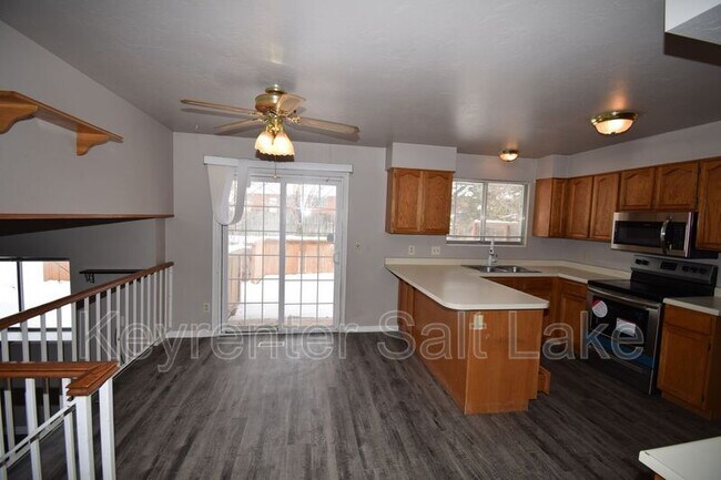 Building Photo - 10321 Golden Willow Dr