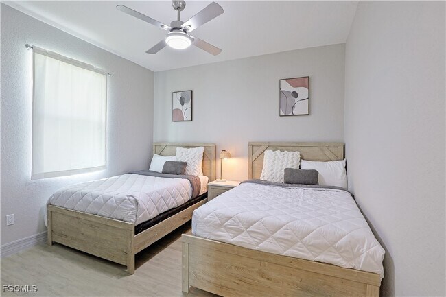 Foto del edificio - 217 NW 36th Ave