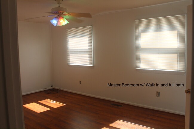 Building Photo - 750 Hickory Ct
