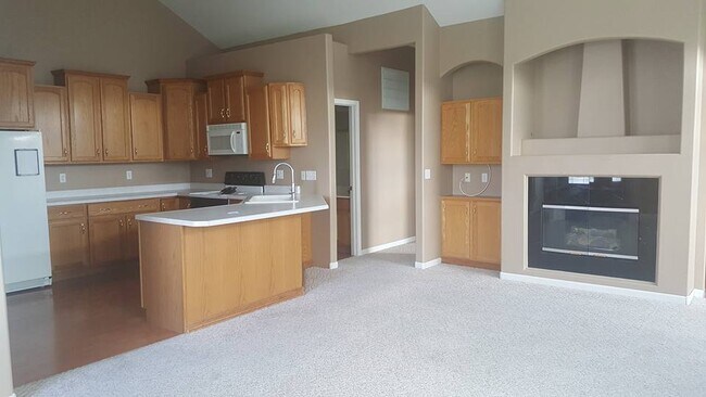 Building Photo - 1709 Lynnwood Dr