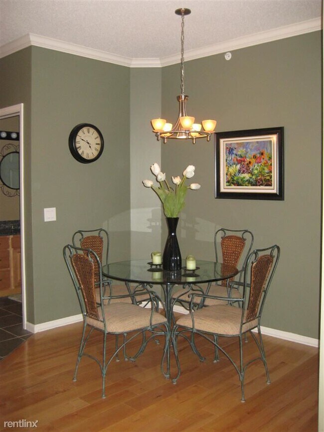 Building Photo - 301 Scio Village Ct