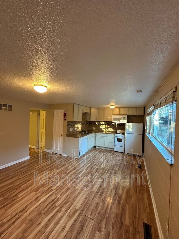 Building Photo - 1517 10th Ave