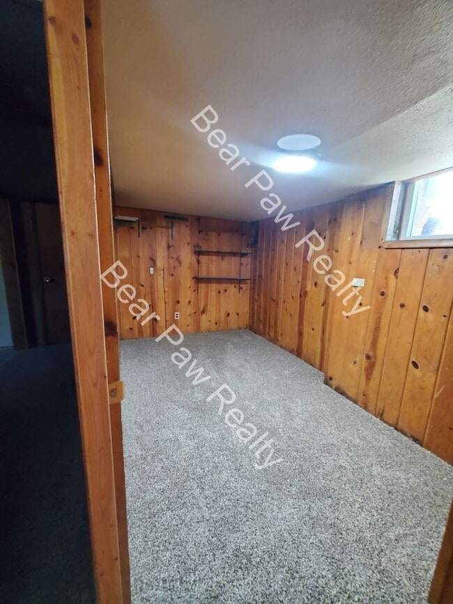 Building Photo - 1114/18 Converse Ave