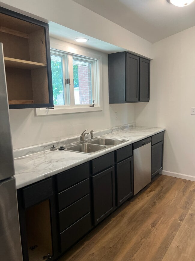 Building Photo - 305 Naples Dr