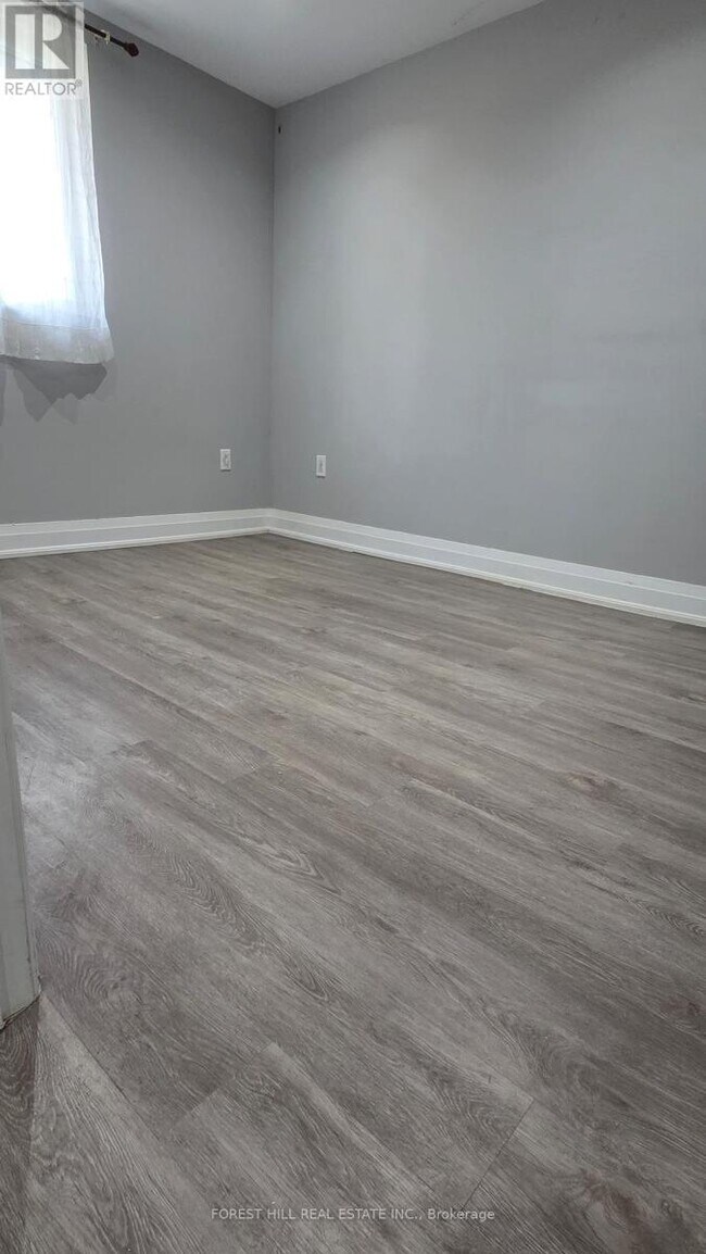 Photo du bâtiment - 181 North Service Rd E