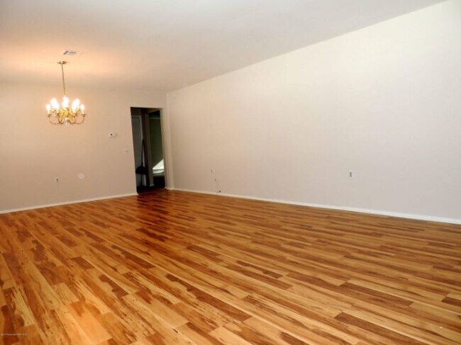 Building Photo - 151 Freeport Blvd