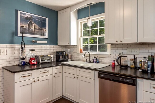 Foto del edificio - 2718 Morganton Rd