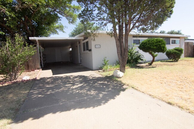 Foto del edificio - Cute 3 bed 1 bath Large Back Yard
