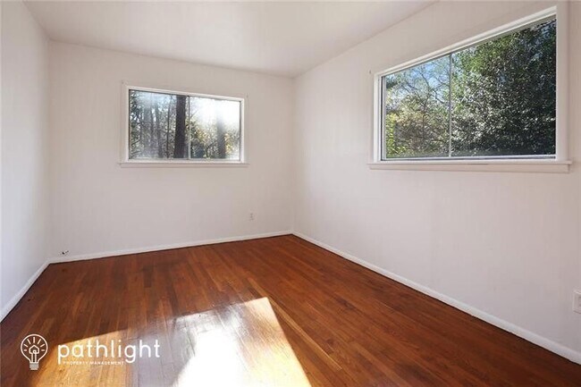 Building Photo - 2043 Kenwood Place Southeast
