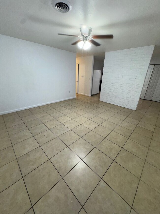 Foto del edificio - 1633 NE 70th St