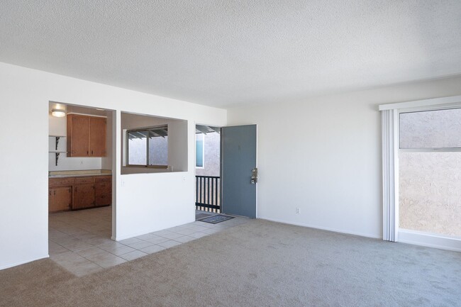 Building Photo - 137 Simi Ave