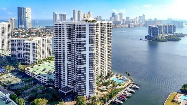 Foto del edificio - 3530 Mystic Pointe Dr