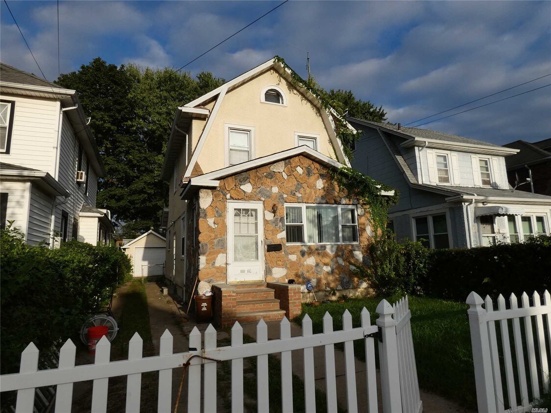 Primary Photo - 111-19-111212 212th St