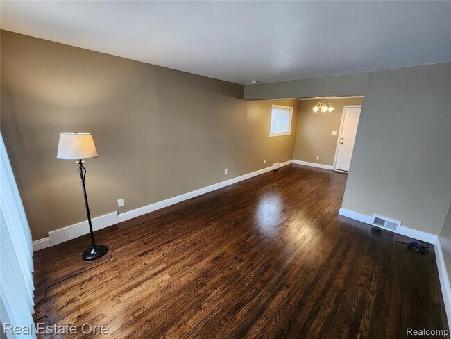 Foto del edificio - 8741 W Nine Mile Rd