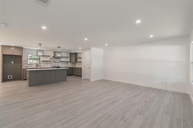 Foto del edificio - 13516 Spring Grove Ave