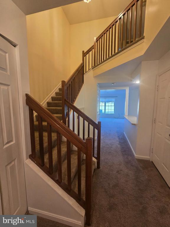 Building Photo - 471 Stonehedge Ln