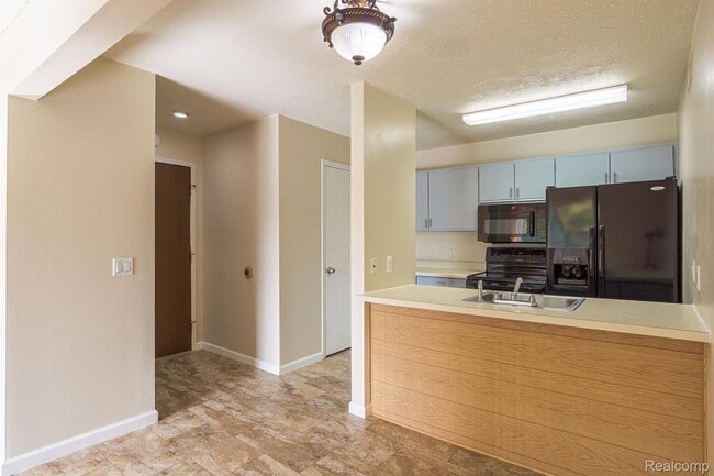 Building Photo - 8737 Greenwillow St