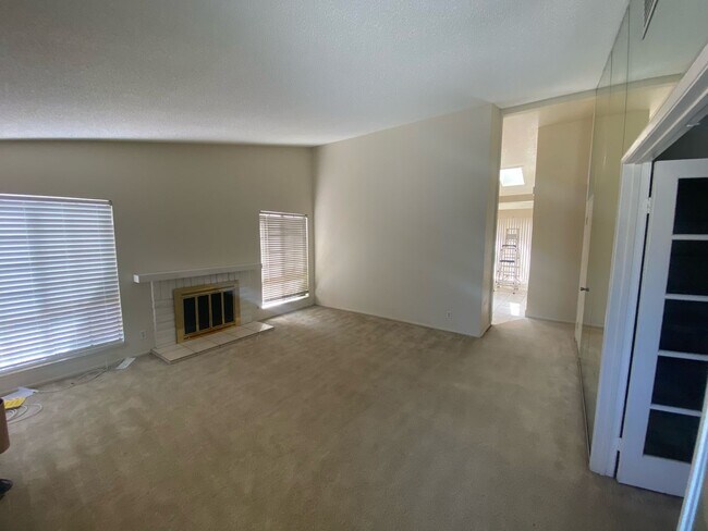 Foto del edificio - Great Phillips Ranch Home – 3+Office+2 - $3395 Rent - Ready for November Move In