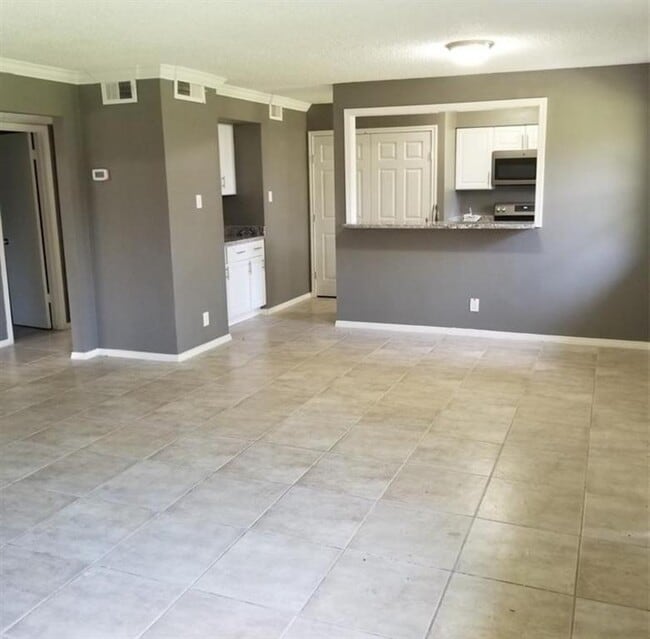 Building Photo - 5636 Birchmont Dr
