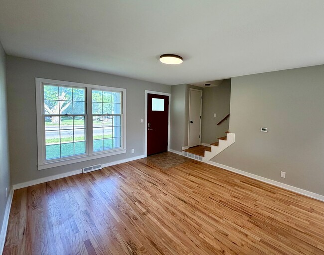 Building Photo - Duff Duplex 1709-1711