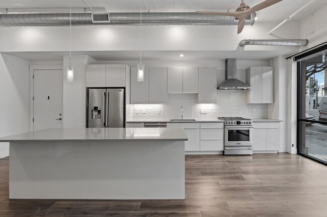 Building Photo - Paragon Station