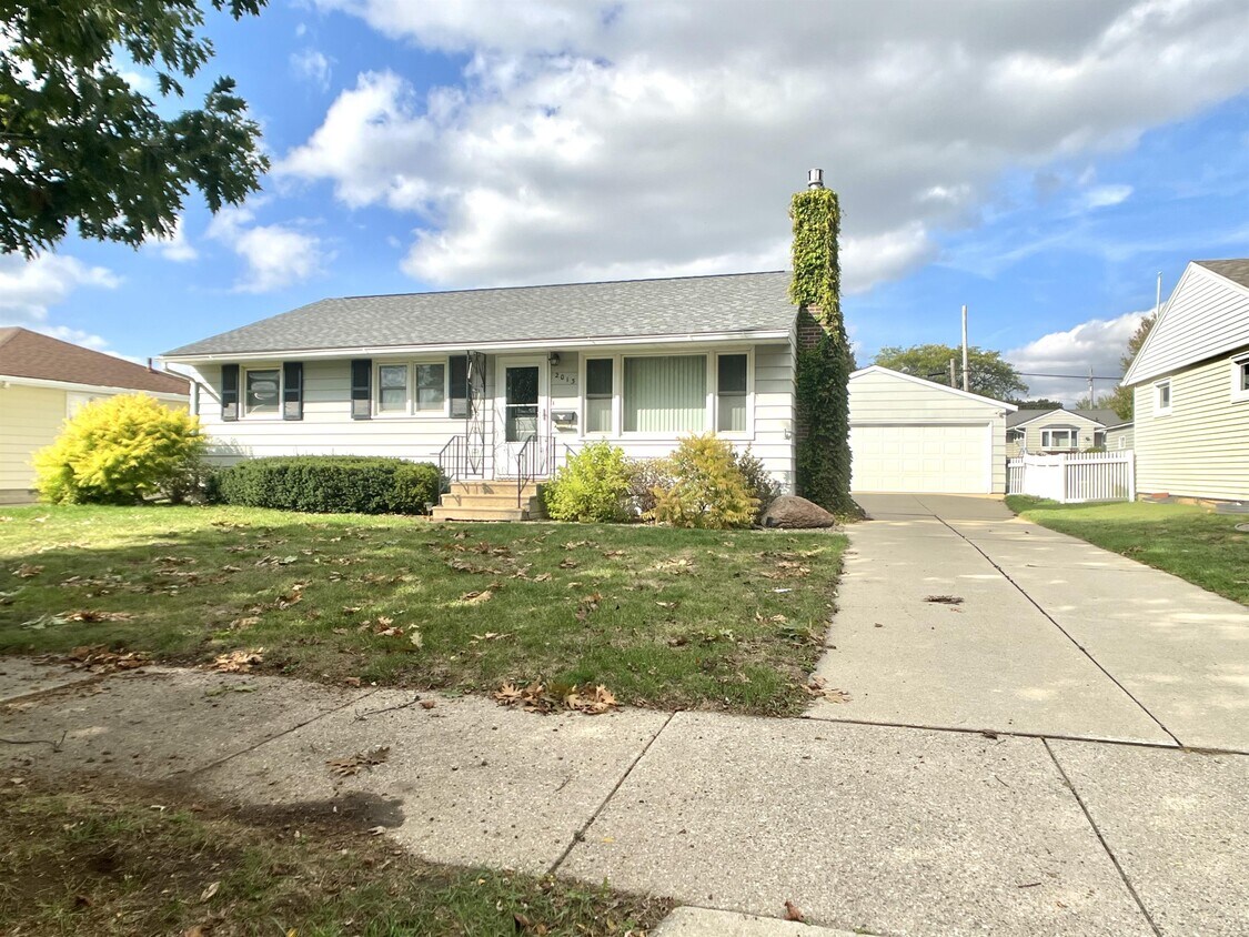 2013 5th Ave SE, Austin, MN 55912 House Rental in Austin, MN