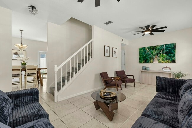 Foto del edificio - 809 N Fern Creek Ave