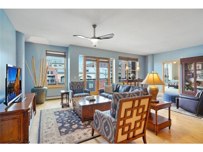 Building Photo - 401 N 2nd St