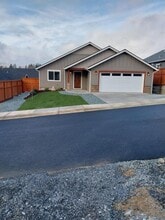 Building Photo - 330 Hazel Way