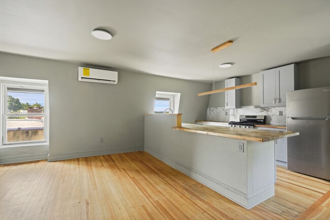 Building Photo - 31 N Eckar St